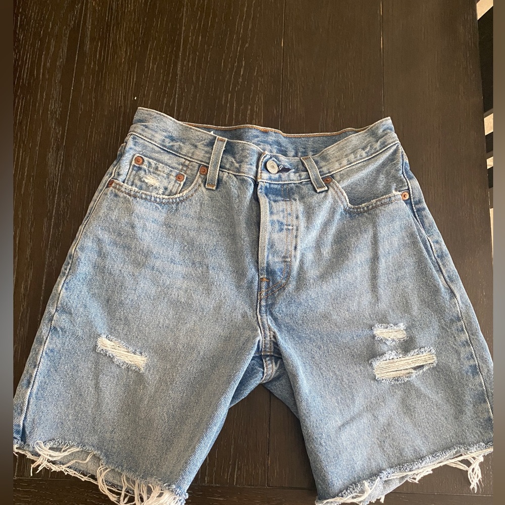 levi 501 mid thigh shorts